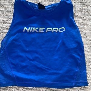 NIKE PRO dry fit crop